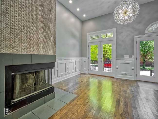 Photo - 1902 N Kenmore Ave