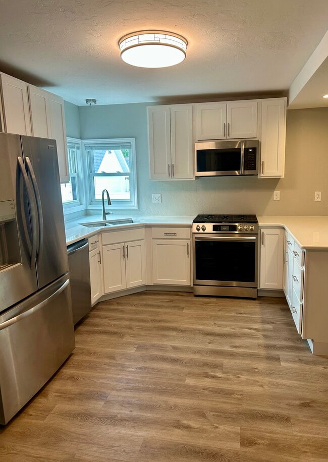 Building Photo - 1719 N Division St Rental