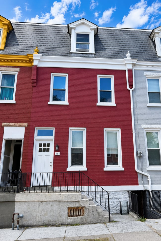 Building Photo - 454 W King St Unit Apt. 2