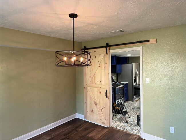 Photo - 14663 Perthshire Rd Unidad 14663