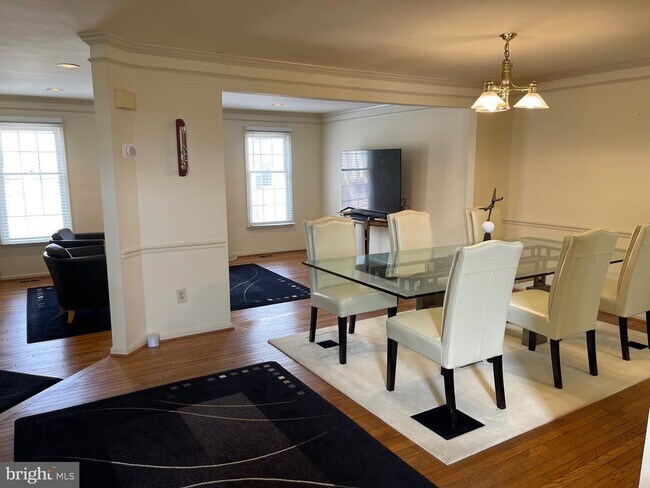 Photo - 10926 Bloomingdale Dr