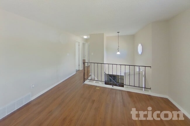 Photo - 1046 Nolte Dr W