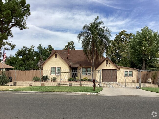 Building Photo - 4789 E Hedges Ave Rental