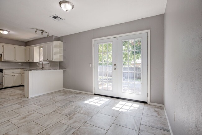 Photo - 916 S Patterson Dr