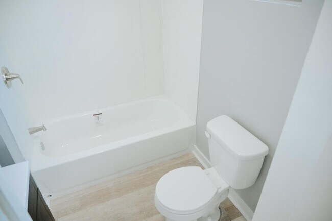 Photo - 2403 Blondo St