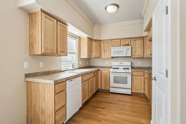 Photo - 3 Bed Minutes from Old Mill Fenced Yard! (...