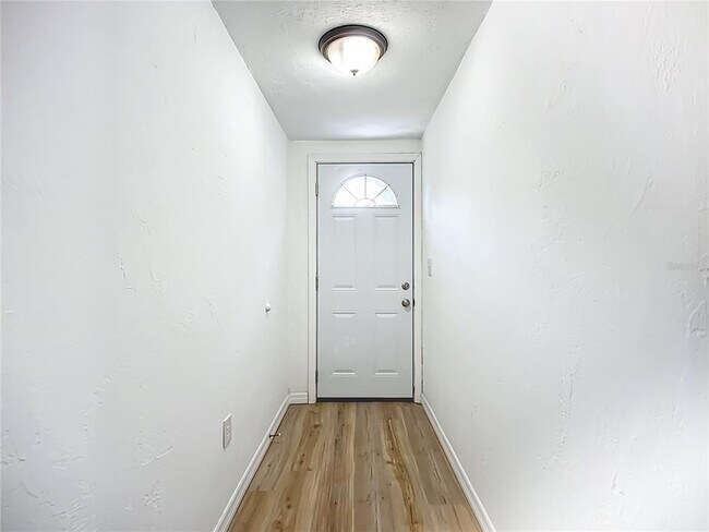 Photo - 317 Jessica St S