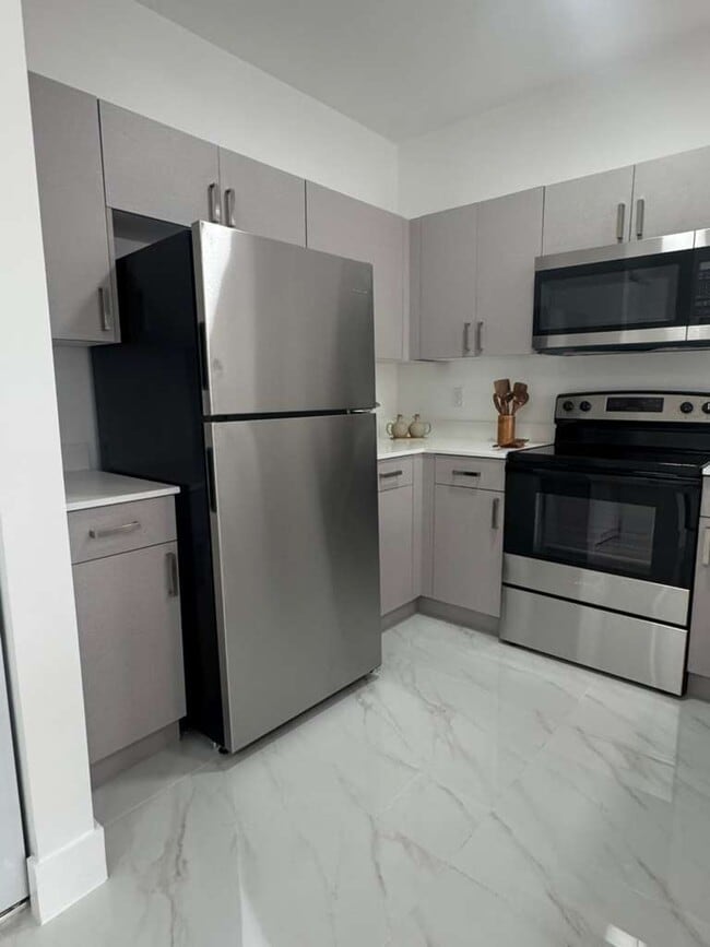 Photo - 1042 W 66th St Unit B1