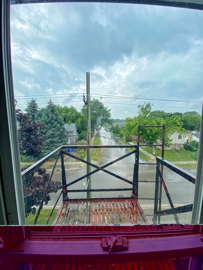 Photo - 32 Mackay Av Unit 3