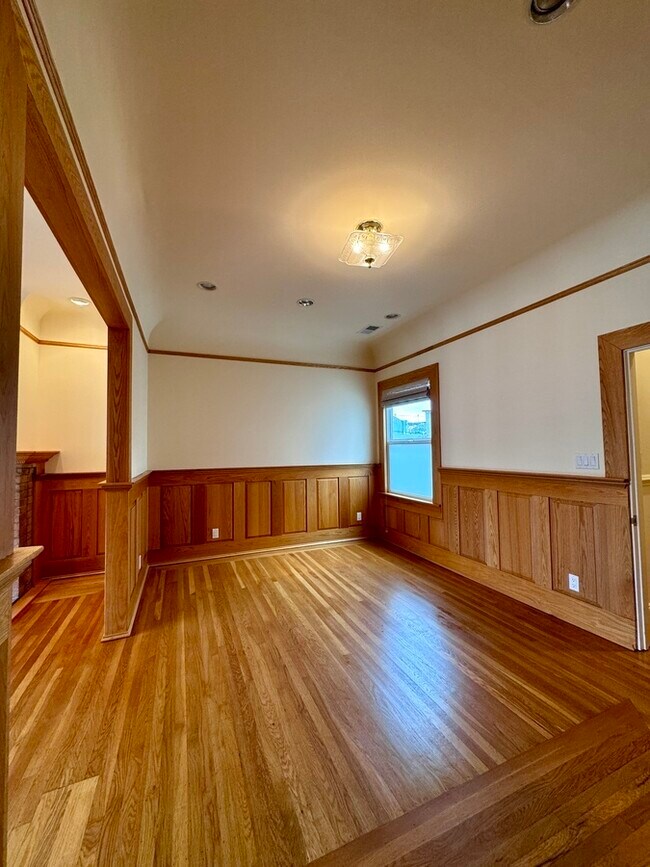 Photo - Sunny Top Floor Flat-3 Months FREE Parking