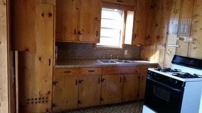 Photo - 403 Thomas St