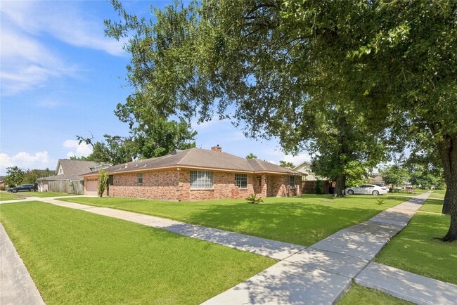 Photo - 339 Connaught Way