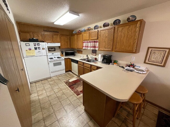 Spacious, Pet-Friendly 2 Bed/1 Bath Townho... - Spacious, Pet-Friendly 2 Bed/1 Bath Townho... Apartment Unit D