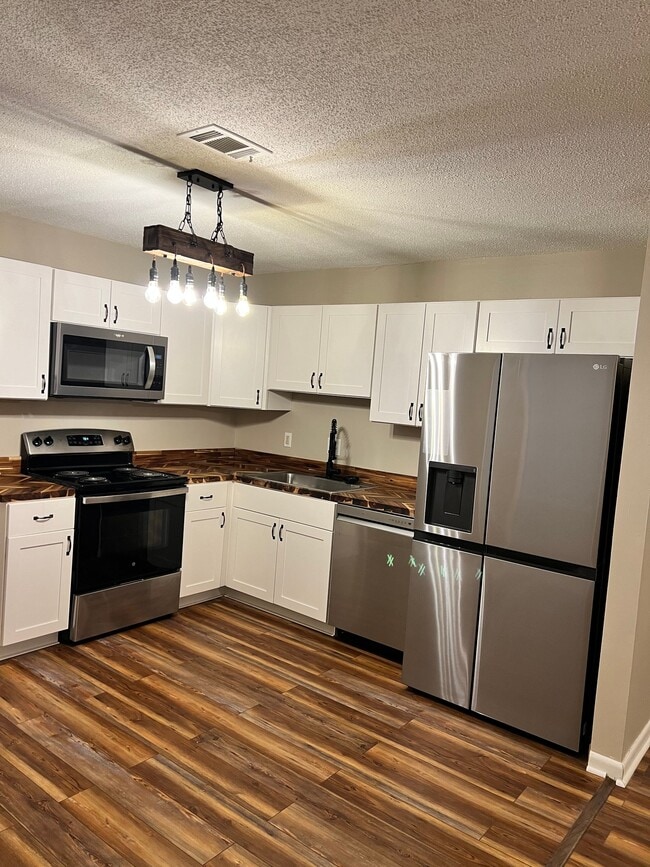 Photo - 706 Shady Ln Dr Unit B