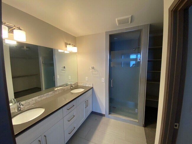 Photo - 1078 Oak Park Dr