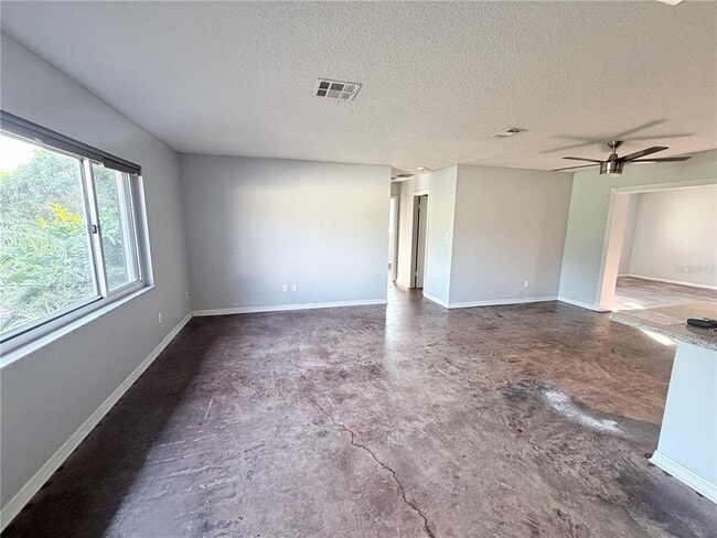 Photo - 912 Carvell Dr