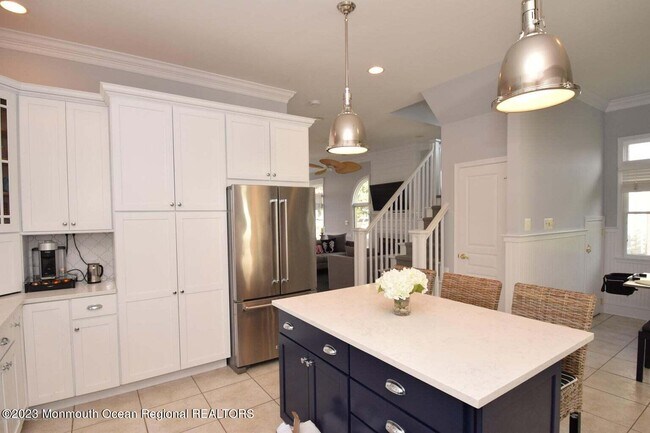 Photo - 563 Whiting Ave