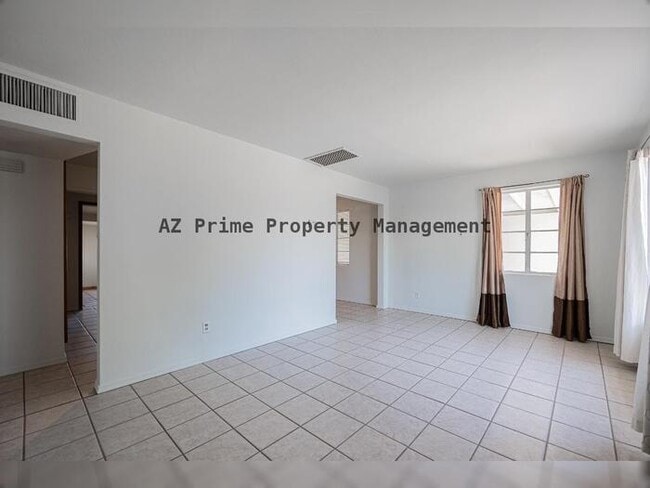 Photo - 9430 N 11th Pl