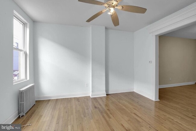 Photo - 443 Emily St