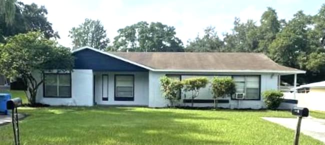 Building Photo - 2 bedroom 1 bath in a quiet neighborhood