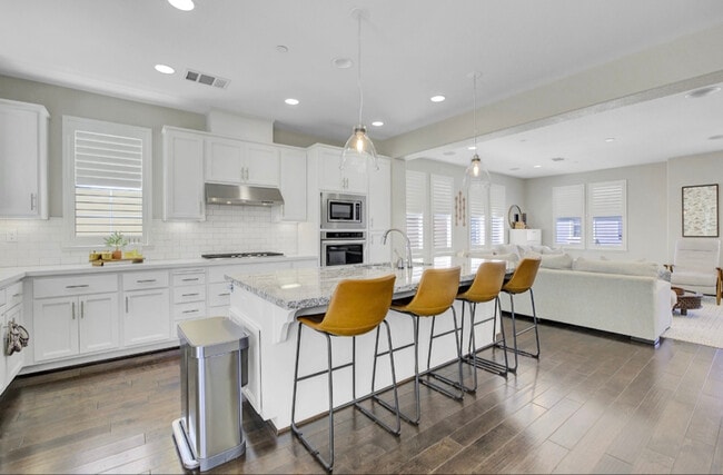 Photo - 244 Selby Lane