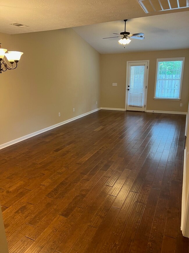 Photo - 111 Satomi Way SE