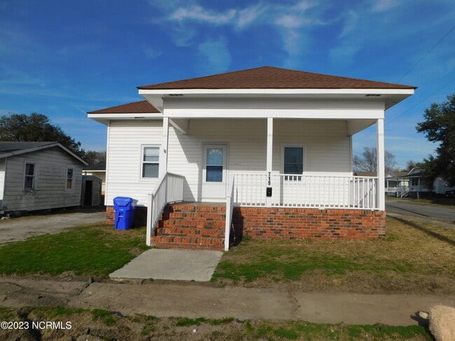 Building Photo - 719 Cedar St Rental