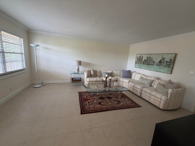 Photo - 1905 Bermuda Cir Unit L4