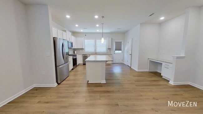 Photo - 808 Falls Grove Trl