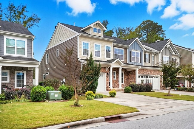 Photo - FIRST FLOOR MASTER BEDROOM-END UNIT-GREAT ...
