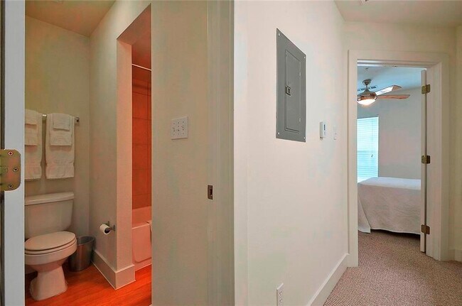 Photo - 711 W 32nd St Unidad 101