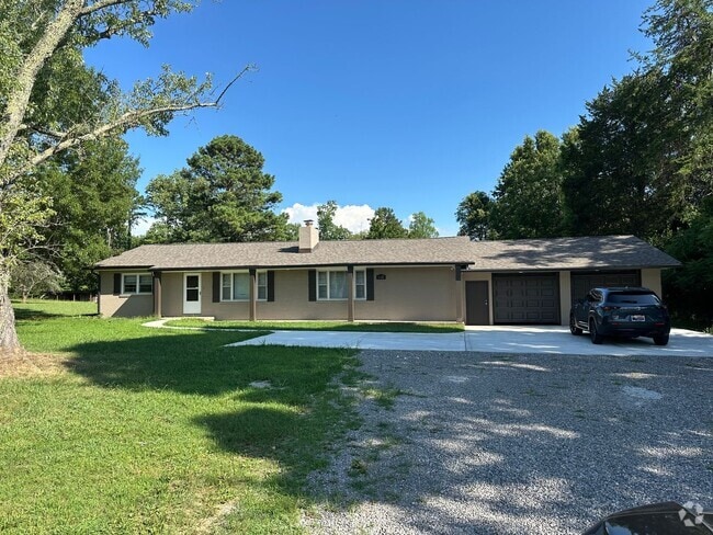 Building Photo - Charming 3 bedroom, 2 bath home in Lenoir ...