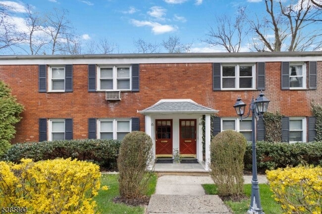 Building Photo - 46 Mt Kemble Ave Rental