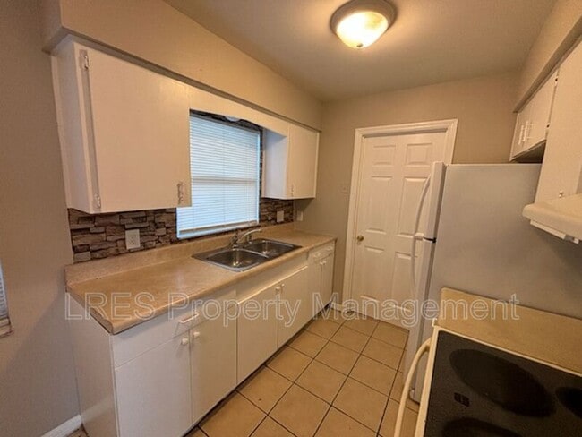 Photo - 2437 Chase Ave