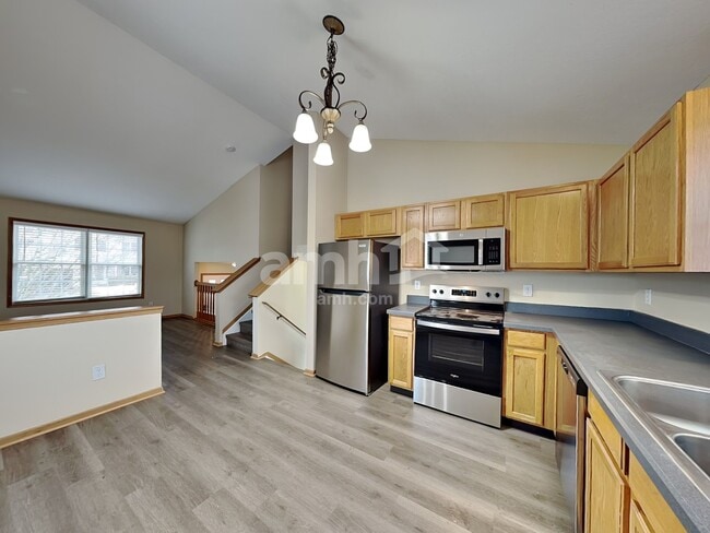 Photo - 9200 Strawser St