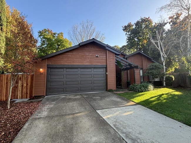 Photo - 34 Alvares Ct