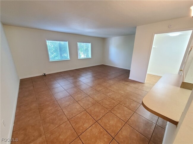 Building Photo - 2366 E Mall Dr Unit 421 Rental
