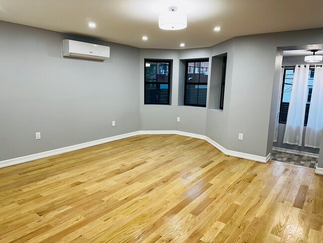 Room - 80 Sunnyside Ave Unit Ground floor