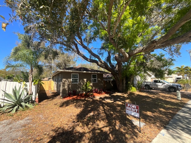 Building Photo - 32 8th Ave SE