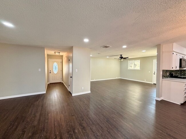 Photo - Newly Remodeled 3/2 Jenks Home