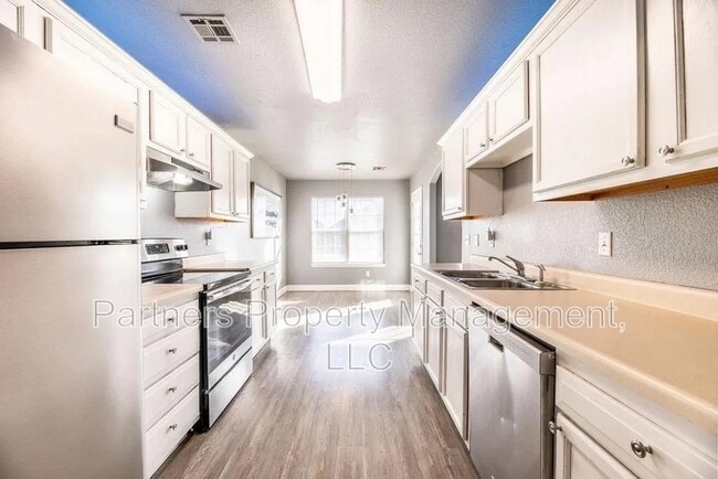 Photo - 561 Redbud St