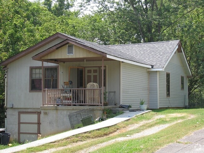 Building Photo - 1109 Chestnut St Rental
