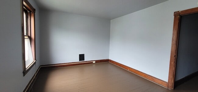 Building Photo - 82 S 6th Ave Rental