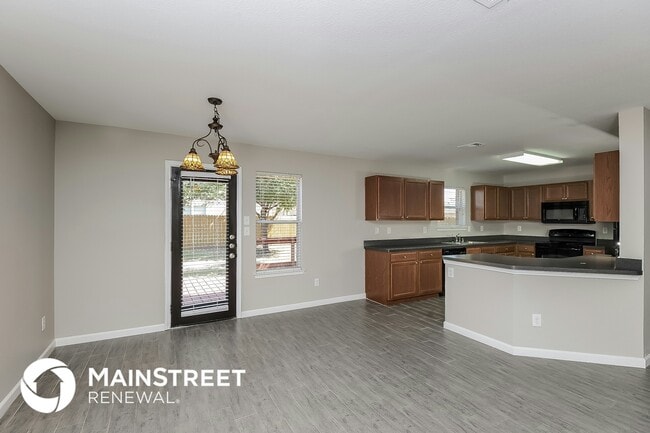 Photo - 8820 Valley River Dr