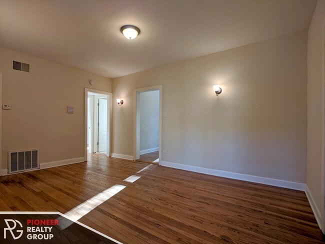 Photo - 4036 N Ashland Ave Unit 4036.5-S1