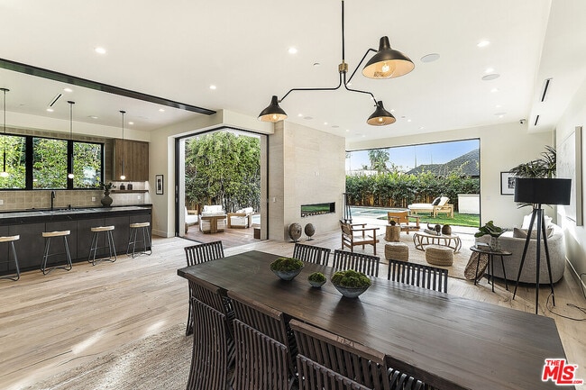 Building Photo - 8566 Colgate Ave