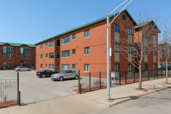 Building Photo - 2009 S Tan Ct Unit 2R Rental