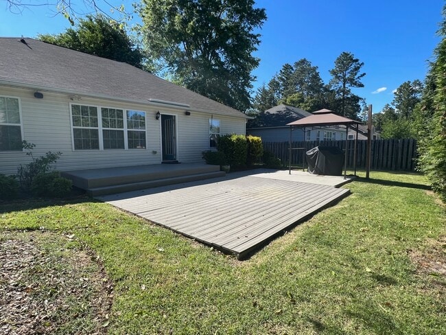 Photo - 305 Woodgreen Dr