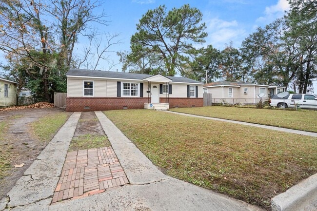 Photo - 325 Manor Dr