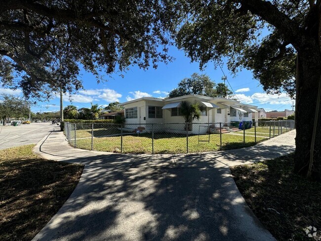 Building Photo - 890 NW 55th St Unit 1 Rental